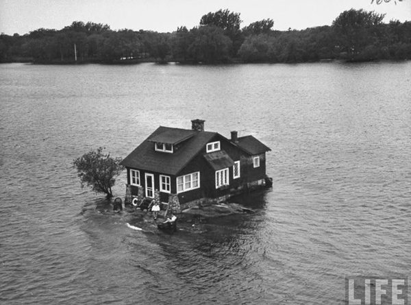 14636745429791 desktop 1406692764 They Call This 1000 Islands. And After Seeing What's On Them, I Want To Move There Immediately.