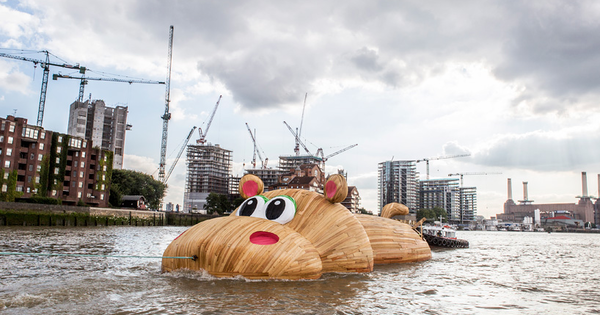 14959881283148 600x315 1410375716 This Giant Happy Hippo Was Spotted In The Thames River. I Need One!