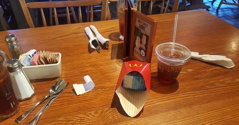 15070472943336 800x420 1494213935 The Mom Of An Autistic Boy Was So Overwhelmed, But Then A Kind Waitress Stepped In