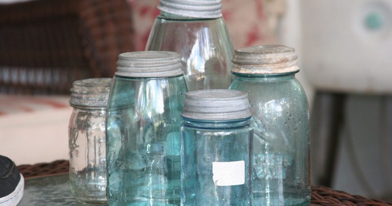 15113672982116 800x420 1458925393 What He Did With Some Mason Jars And A Wooden Board Is So Simple And Adorable