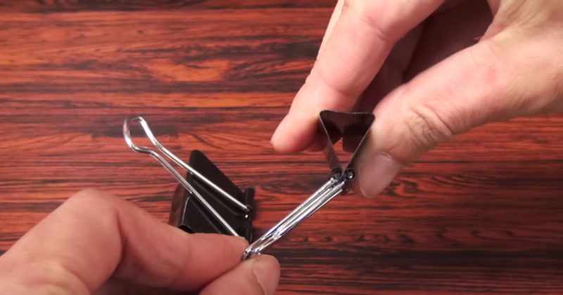 15124904979 800x420 1454102812 16 Totally Unexpected Ways To Use Binder Clips In Your Daily Life