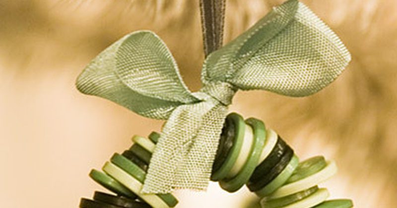 1517847384564 800x420 1479232075 21 DIY Christmas Ornaments That Kids And Adults Will Love