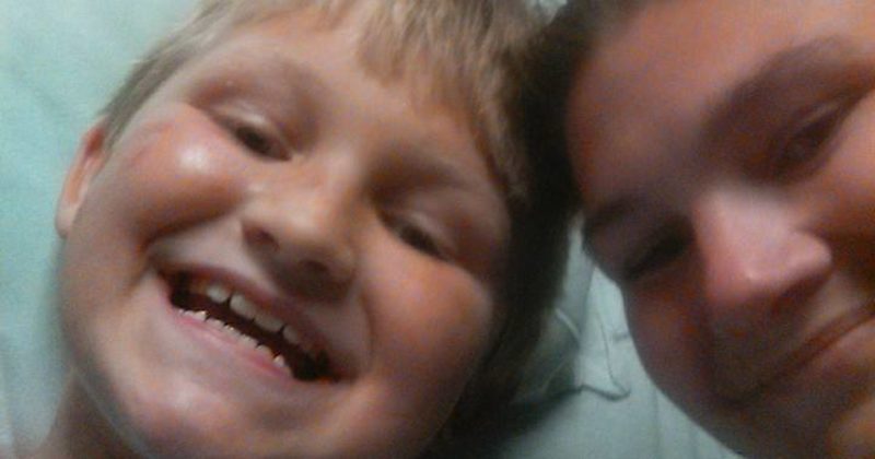 15188841021101 800x420 1501537696 This Mom Was Horrified When She Saw What Was On The Roof After Her Son Fell Off