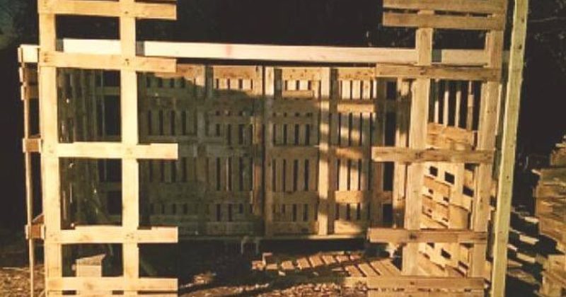 15213032857957 800x420 1470367661 This Guy Made An Entire Shed Out Of Wooden Pallets -- What?!