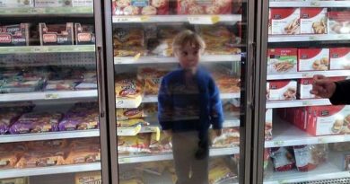 15216488811714 shoppingkid.jpeg This Is What Happens When You Force Your Kids To Go Shopping With You. #7 Is DONE... LOL.