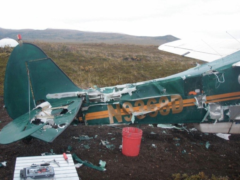 1be8f0dcbc6a9eedbdf5a1526025f81b What This Pilot Did After A Hungry Bear Ripped His Plane To Pieces Is Pure Genius. And Frightening. During a private fly-in fishing excursion in the Alaskan wilderness, the chartered pilot and passengers left a cooler and fish bait in the plane while they went off fishing.