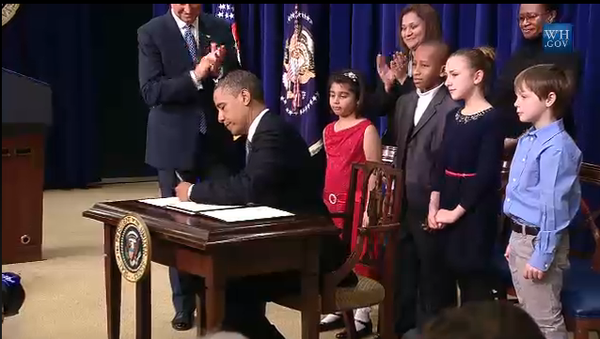 bb1b810d69d5f7cf8bea08173f7a16d2 Pics: Photo Op POTUS uses kids at gun grab political theater; High fives bb1b810d69d5f7cf8bea08173f7a16d2 Pics: Photo Op POTUS uses kids at gun grab political theater; High fives